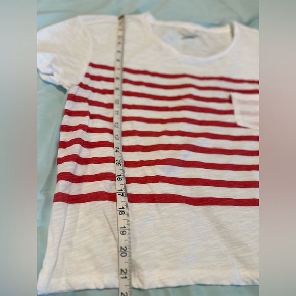 Levi’s Women’s Sz: L lightweight White Tee with Red Stripes. Flat Front Pocket. - Picture 4 of 7